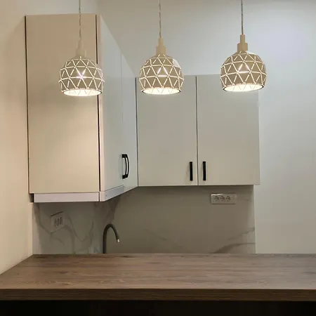 White Queen 公寓 *